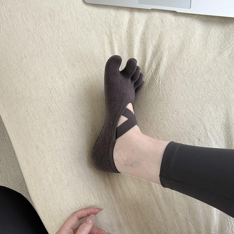 Kadın Çapraz Askılı Beş Parmak - Pilates And Yoga Studio incelemesi ve fiyatı